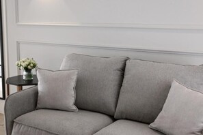 Deluxe Double or Twin Room, Balcony | Living area - Hotel Boutique Casa Romana Villa (Sevilla)