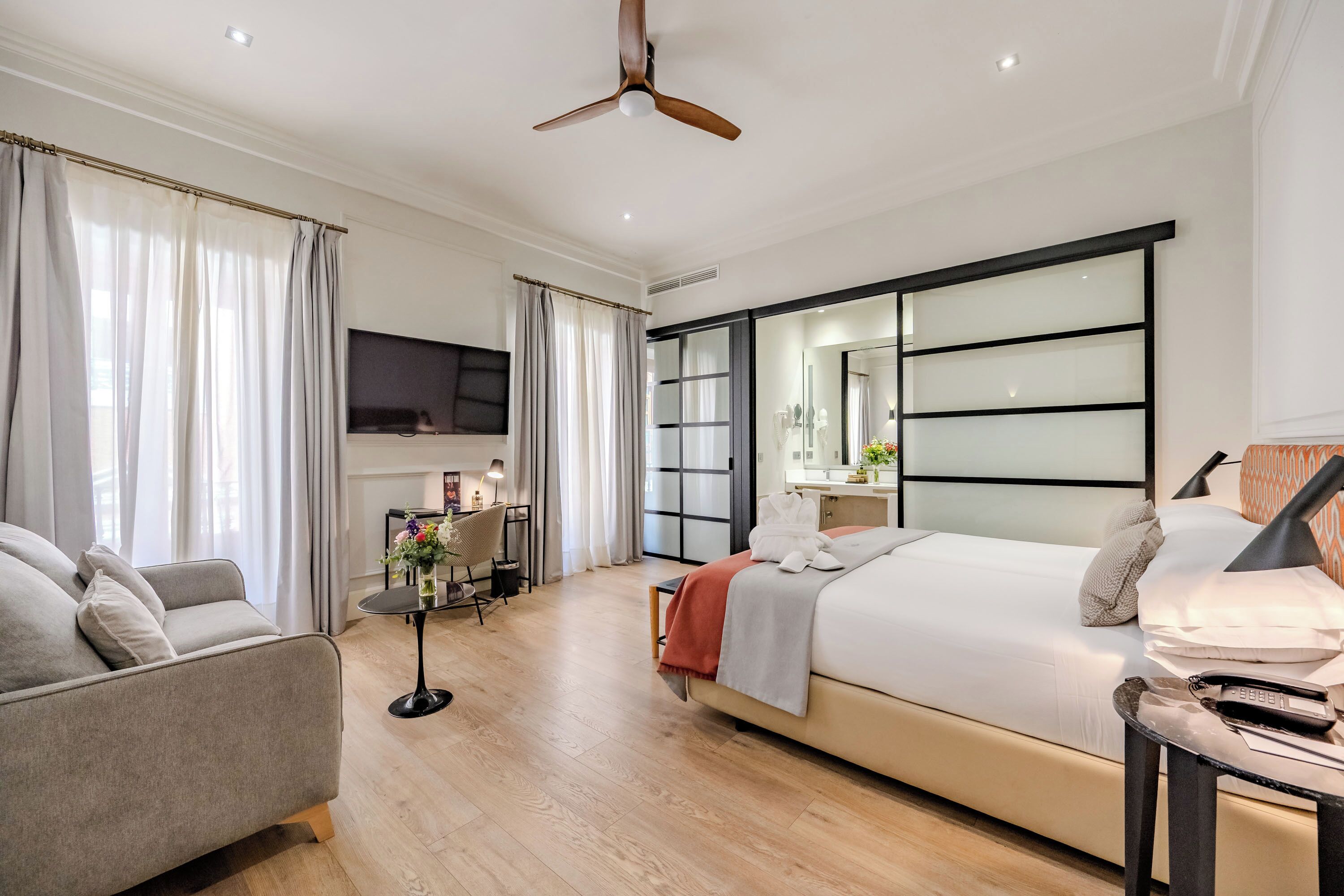 Deluxe dubbelrum eller tvåbäddsrum - balkong | Gratis wi-fi