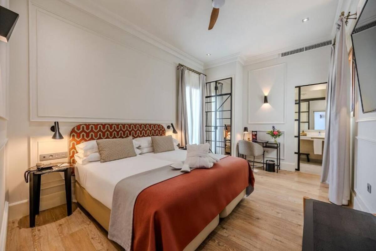 Deluxe Double or Twin Room, Patio | Free WiFi