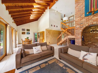 Relaxed and secluded 3 BR home on farm with river access and mountain views