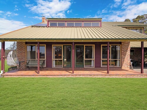 Relaxed and secluded 3 BR home on farm with river access and mountain views 