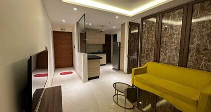1BR Service Apartment C-1201 BKC By Florastays