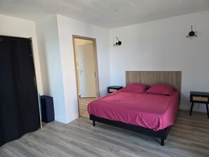 Iron/ironing board, internet, bed sheets - Cosy apartment near Sceneo and Auchan (Longuenesse)
