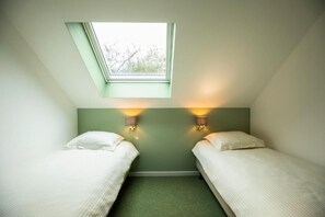 Familie suite, niet-roken | Luxe beddengoed, bedden met traagschuimmatrassen, een minibar