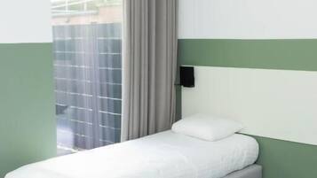 Luxe beddengoed, bedden met traagschuimmatrassen, een minibar