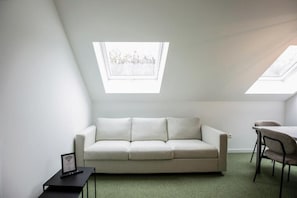 家庭套房, 非吸煙房 | 客廳 | 32 吋智能電視連數碼電視頻道、Netflix、串流服務