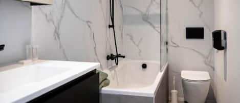 Deluxe Suite, Non Smoking | Bathroom