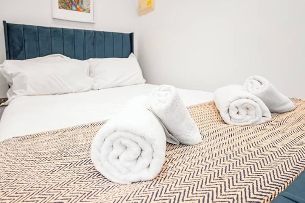 Iron/ironing board, WiFi, bed sheets