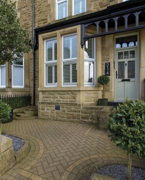 Exterior detail - Beautiful 1 bed Flat in Harrogate with Private Parking  and outside space (Harrogate)