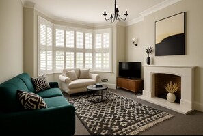 Smart TV - Beautiful 1 bed Flat in Harrogate with Private Parking  and outside space (Harrogate)