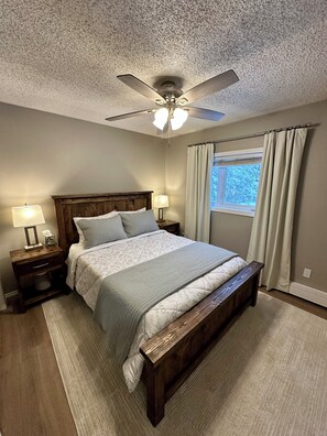 3 habitaciones, tabla de planchar con plancha y cuna de viaje