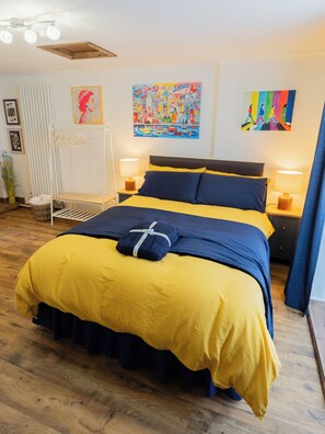 1 habitación, tabla de planchar con plancha, wifi y ropa de cama