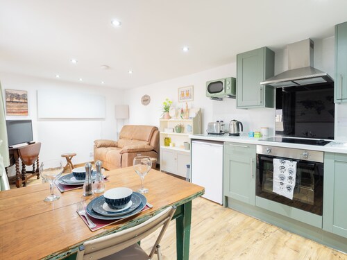 Stylish 1-Bed Annexe, Free Parking, Malpas, Newport, South Wales