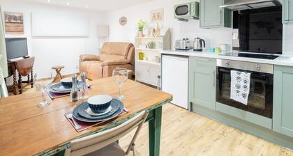 Stylish 1-Bed Annexe, Free Parking, Malpas, Newport, South Wales