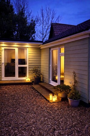 Exterior detail - Stylish 1-Bed Annexe, Free Parking, Malpas, Newport, South Wales (Newport)