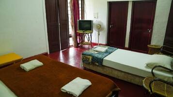 Habitación familiar, balcón, vistas al jardín | Wifi gratis