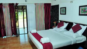 Classic Double Room, Garden View | Free WiFi