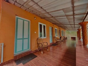 Habitación familiar, balcón, vistas al jardín | Terraza o patio