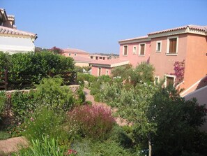 Property grounds - Apartment 'Casa Vacanze Fico' with Shared Pool, Private Terrace and Air Conditioning (Murta Maria)