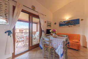 Interior - Apartment 'Casa Vacanze Fico' with Shared Pool, Private Terrace and Air Conditioning (Murta Maria)