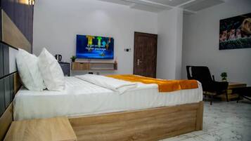 Junior Room, Balcony, City View