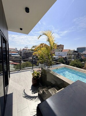 Outdoor pool - Luxury Riverside Duplex with Private Pool (Phnom Penh)