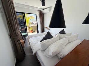 2 bedrooms, WiFi, bed sheets - Luxury Riverside Duplex with Private Pool (Phnom Penh)