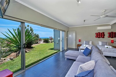 Bedrock Palm Cove I Private Pool I Sea Views I Family Retreat