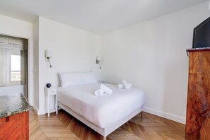 Desk, iron/ironing board, WiFi - Montparnasse View / Nice 1 bedroom in Montparnasse (Paris)