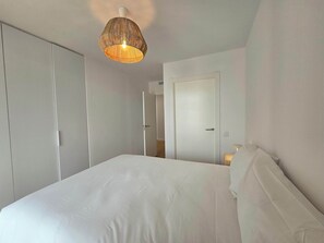 Desk, iron/ironing board, WiFi, bed sheets - Eixample Penthouse - Bright 2BR duplex & terraces (Barcelona)