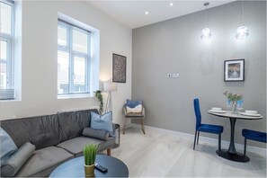 TV - Modern Didcot Apt | Easy Rail to Oxford & London (Didcot)