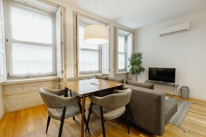 Dining - Ribeira Essence 1 by Hosty (Oporto)