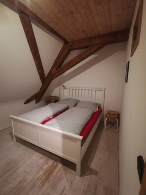 Iron/ironing board, WiFi, bed sheets - Holiday Apartment "Holiday im Schwarzwald" with Wi-Fi (Loßburg)