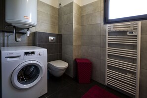 Shower, hair dryer, towels, toilet paper - T2 classified 4* in residence with swimming pool (Porto-Vecchio)
