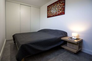 1 bedroom, iron/ironing board, free WiFi, bed sheets - T2 classified 4* in residence with swimming pool (Porto-Vecchio)