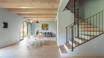 Chalet, 2 slaapkamers, balkon, uitzicht op tuin | Interieur