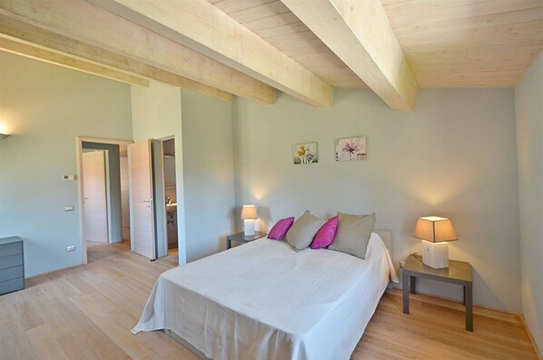 Chalet, 2 habitaciones, balcón, vistas al jardín | 2 dormitorios