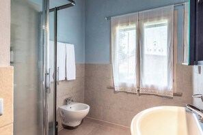 Chalet, 2 Bedrooms, Balcony, Garden View | Bathroom - Apartment Azzurro- Cignella Resort Tuscany (Trequanda)