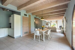 Chalet, 2 habitaciones, balcón, vistas al jardín | Restauración