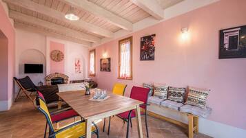 Chalet, 2 chambres, fumeur, balcon | Salle de séjour