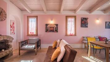 Chalet, 2 slaapkamers, roken, balkon | Woonkamer | Boeken