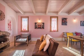 Chalet, 2 Bedrooms, Smoking, Balcony | Living room