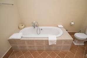 Appartement, 2 chambres, balcon, vue jardin | Salle de bain