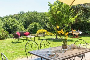 Villa, 3 chambres, fumeurs, balcon | Restauration extérieure