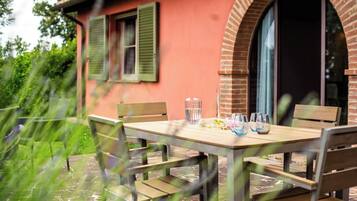 Chalet, 2 Bedrooms, Smoking, Balcony | Outdoor dining