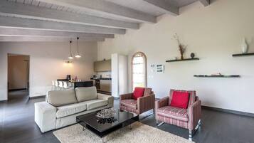 Chalet, 2 slaapkamers, roken, balkon | Woonkamer