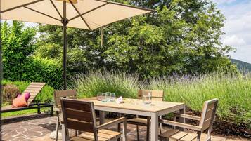 Chalet, 2 Bedrooms, Smoking, Balcony | Outdoor dining