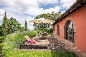 Outdoor dining - Villa Basilico - Cignella Resort Chalet in Tuscany (Trequanda)