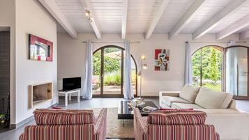 Chalet, 2 chambres, fumeur, balcon | Salle de séjour