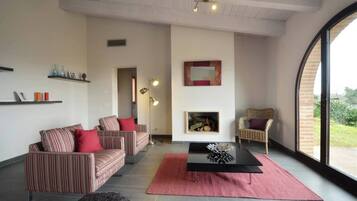 Chalet, 2 Bedrooms, Smoking, Balcony | Living room